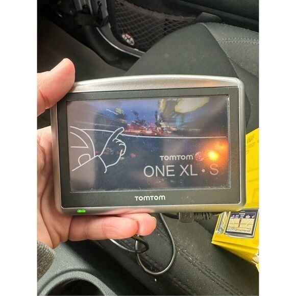 TomTom ONE XL Portable Car 4.3" LCD GPS System USA/Canada navigator Set READ - Picture 3 of 13